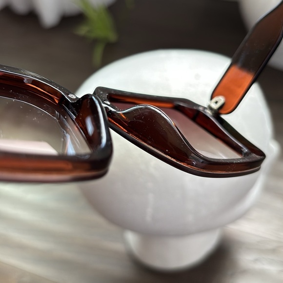 Margaret Joseph’s 100% UV protection sunglasses,brown/metallic gold square frame - Picture 8 of 8